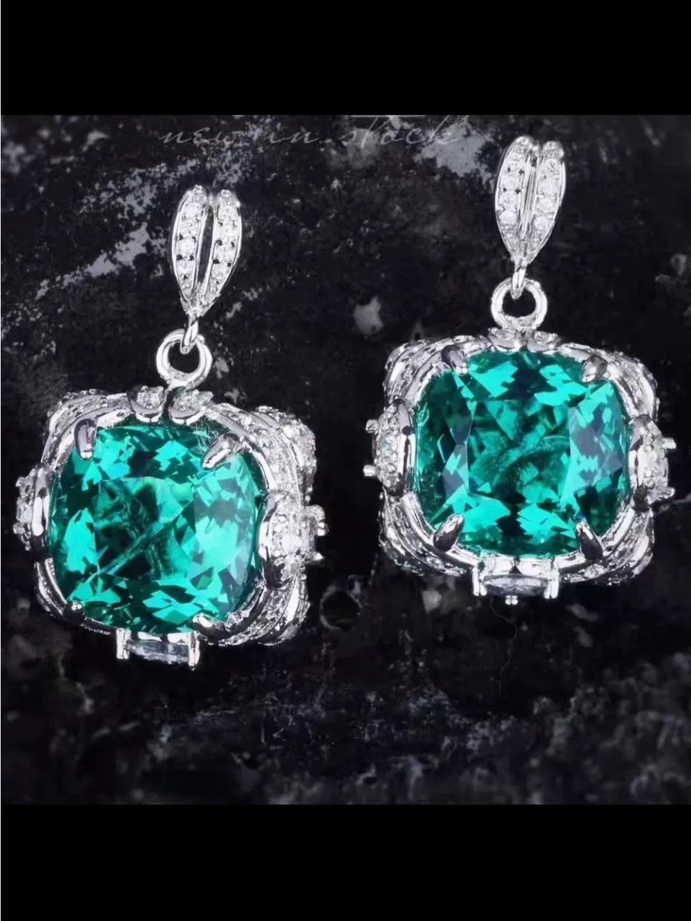 Emerald Green Cushion-Cut Drop Earrings and Pendant Necklace Set- Vintage Style